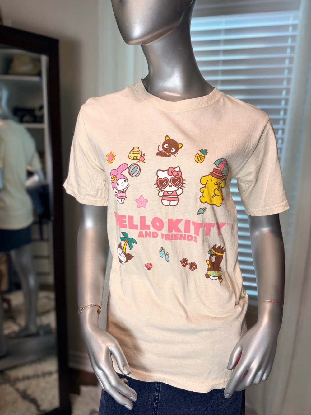 Sanrio Hello Kitty Friends Beach Graphic T-Shirt Cream XS My Melody Pompompurin